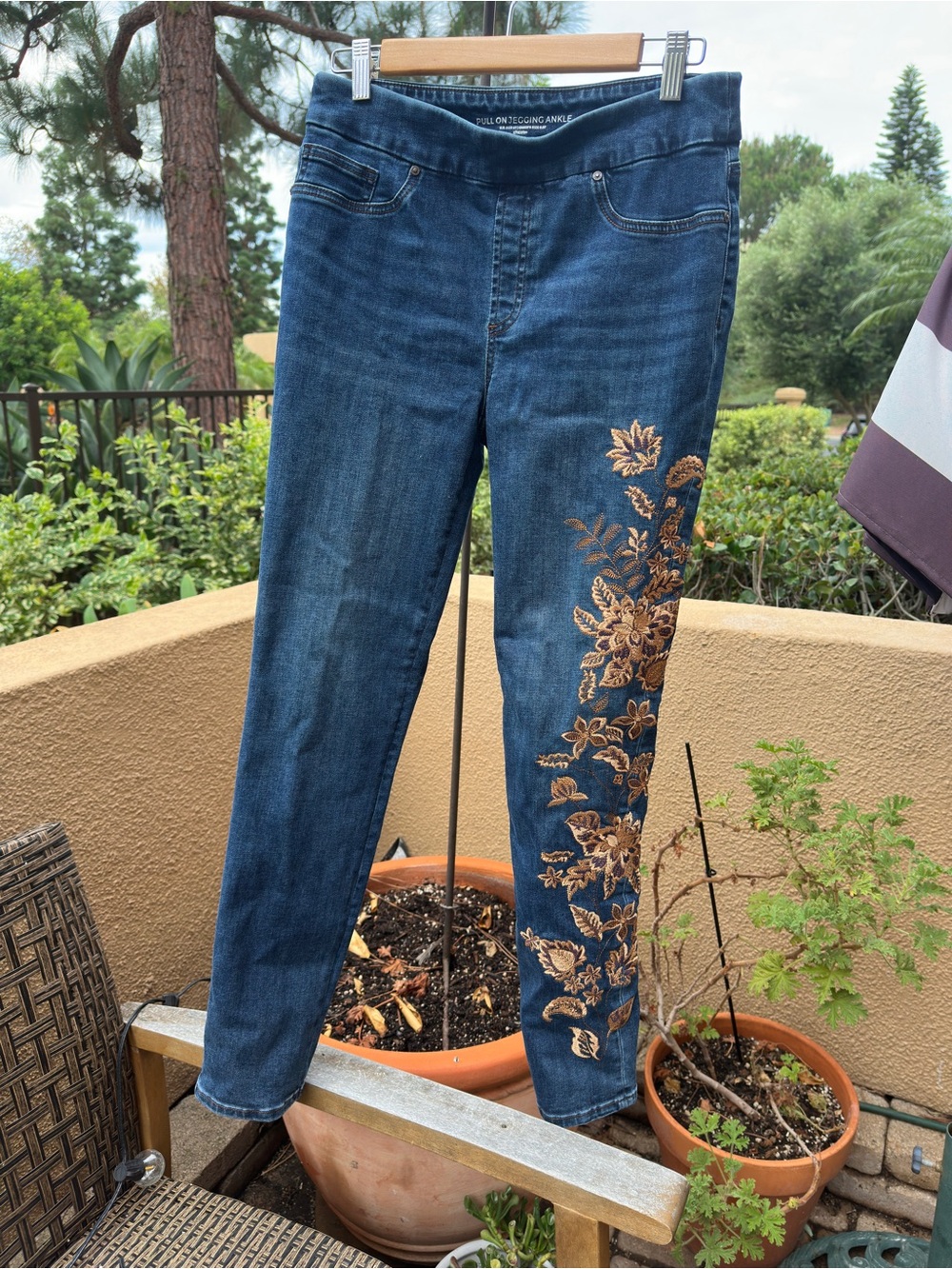 Chico’s Embroidered Dark Blue Women’s Jegging - Size 6T/Chicos 0.5 T